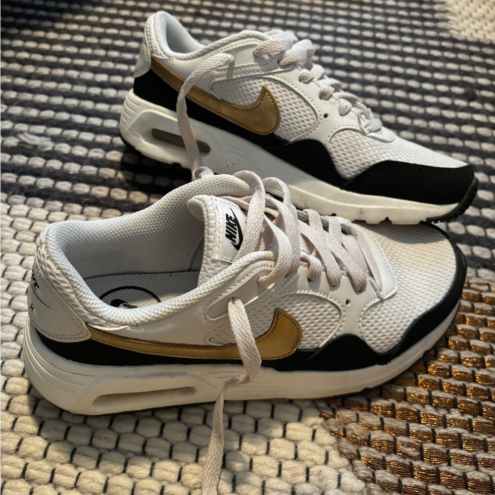 Nike Air Max Sc Se Sneakers Womens 6.5 Gold Black White Athletic Shoe Dv6842-001
